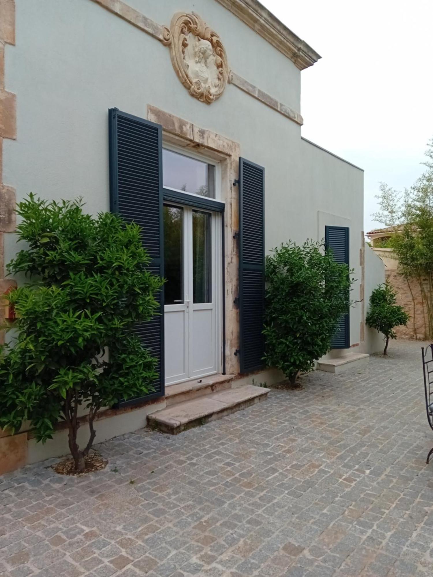 Chambre Dans Maison De Maitre Hotel Cuers Exterior foto